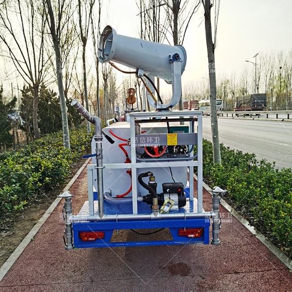 藍(lán)精靈新能源1.5方電動(dòng)霧炮灑水車(chē)簡(jiǎn)介