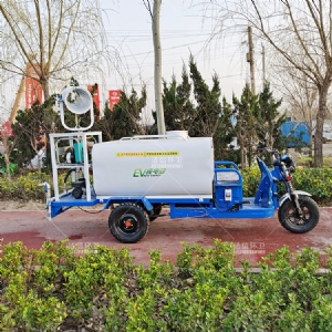 藍(lán)精靈新能源1.5方電動(dòng)霧炮灑水車(chē)