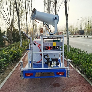 藍(lán)精靈新能源1.5方電動(dòng)霧炮灑水車(chē)