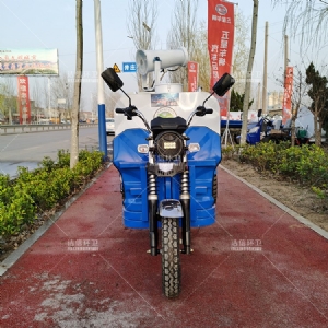 藍(lán)精靈新能源1.5方電動(dòng)霧炮灑水車(chē)
