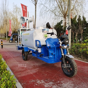 藍(lán)精靈新能源1.5方電動(dòng)霧炮灑水車(chē)