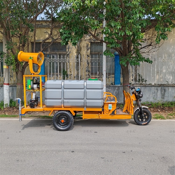 電動(dòng)三輪塑料水箱灑水車