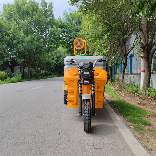 電動(dòng)三輪塑料水箱灑水車(chē)